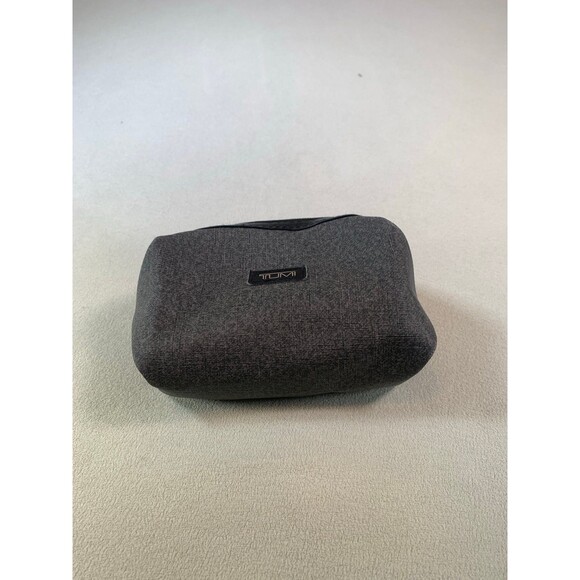 2015 TUMI Delta Amenity Kit bag zip up - Picture 2 of 8